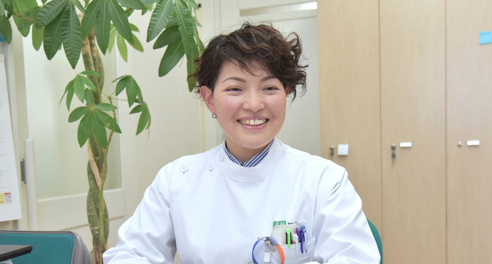 「薬局のカウンターとアプリのチャットで、話していることの違いが無くなりました」と谷地先生。